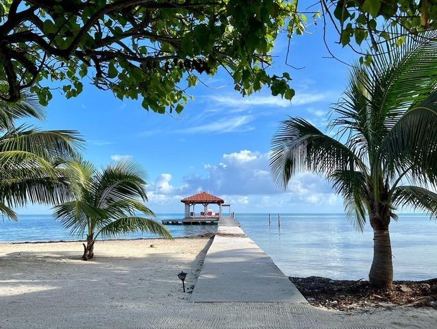 St.-Georges-Caye-Resort-Belize---Thatch-Roof-Cabana---Overwater-Cabana-Bungalow---Dana-Arthur-Photo-Cred