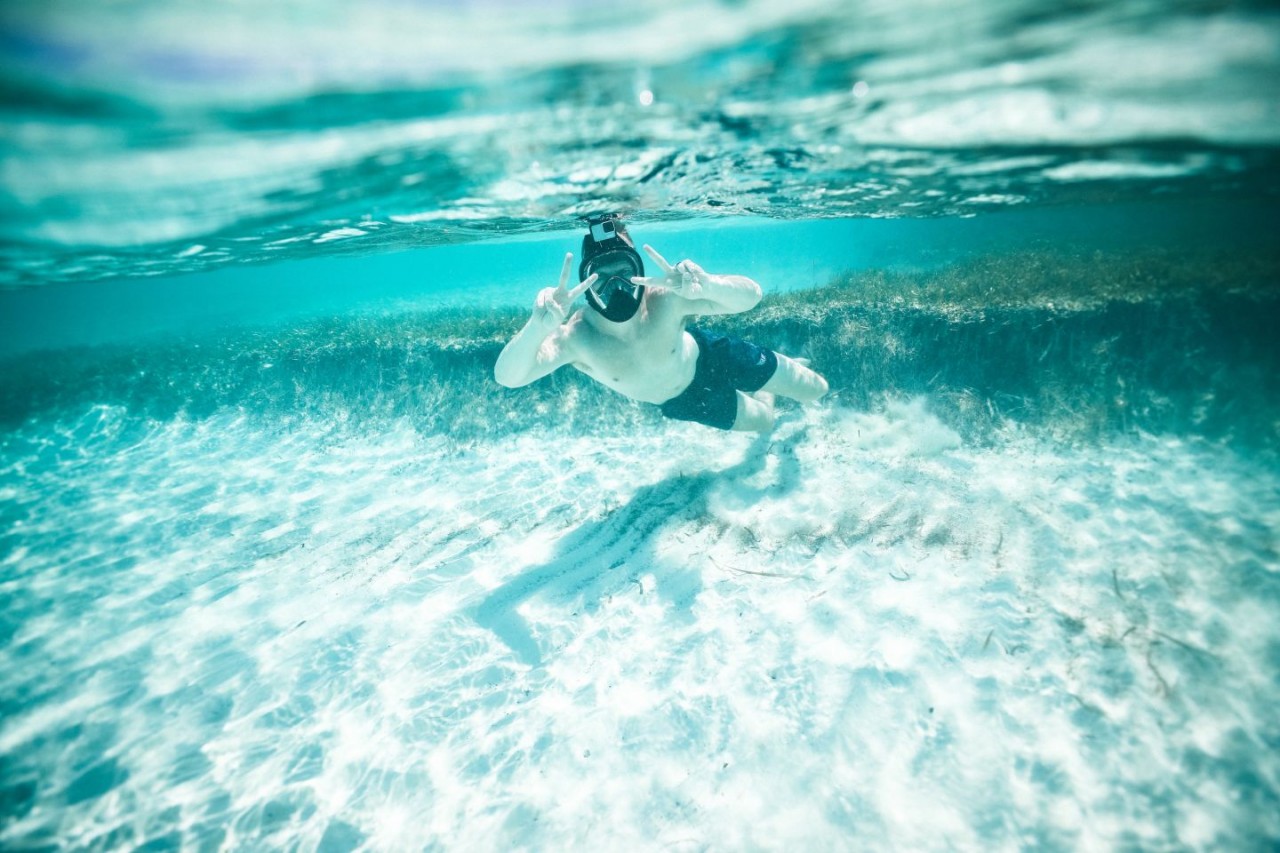 snorkel-caribbean-ocean-belize