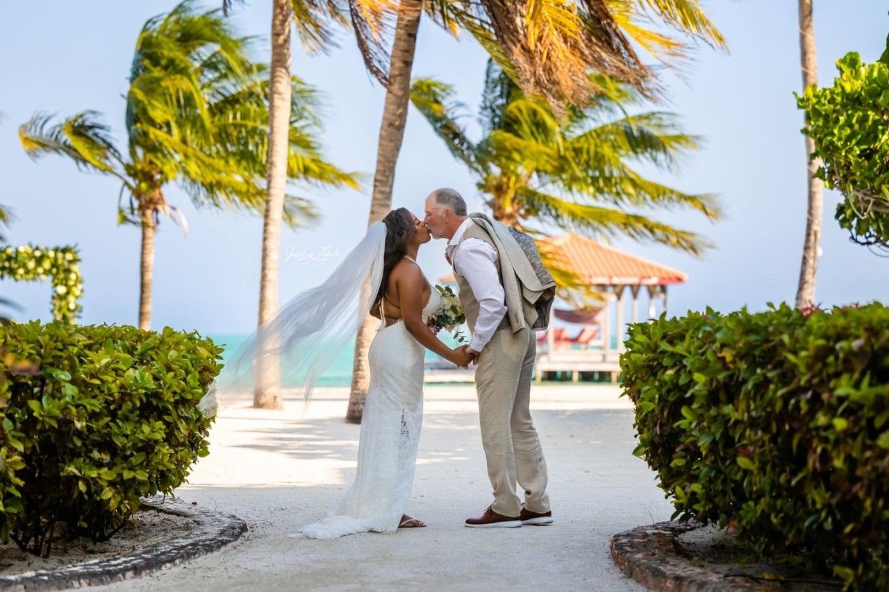 beautiful-wedding-st-georges-caye-resort-belize-destinatinon-weddings-overwater-bungalo_20241114-184352_1